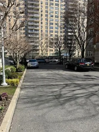 Image 8 - Oceana Drive East, New York, NY 11235, USA - Condo for sale