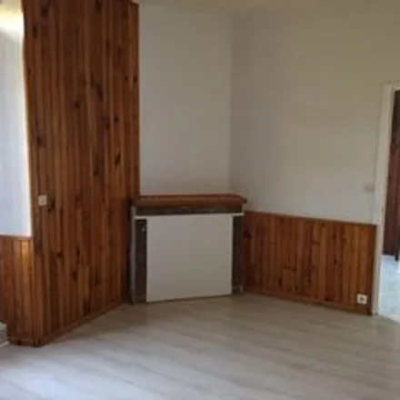 Rent this 2 bed apartment on 7 Le Pre in 91530 Saint-Chéron, France