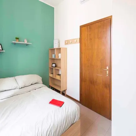 Rent this 4 bed room on Niky Bar in Via Giuseppe Meda, 20136 Milan MI