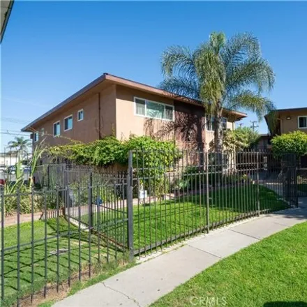 Buy this 2studio house on 1409 West Lingan Lane in Santa Ana, CA 92704