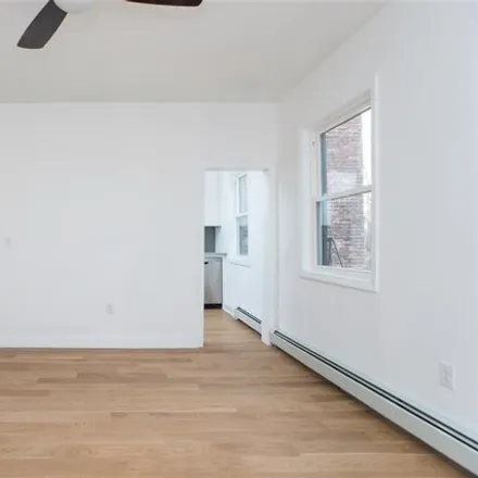 Image 4 - 1 Manhattan Avenue, Jersey City, NJ 07307, USA - House for sale