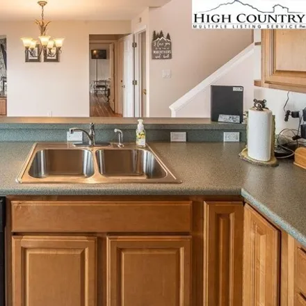 Image 9 - 199 Beech Top Road, Beech Mountain, NC 28604, USA - House for sale