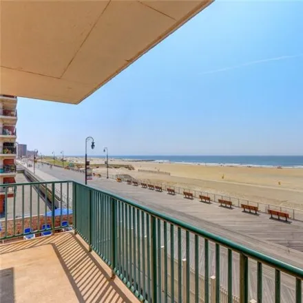 Rent this 3 bed condo on 240 West Broadway in City of Long Beach, NY 11561