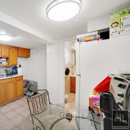 Image 1 - 1135 Rogers Avenue, New York, NY 11226, USA - Townhouse for sale