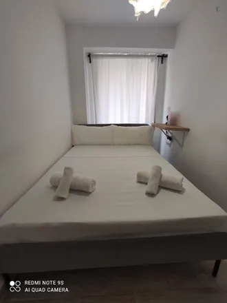 Rent this 2 bed apartment on Santander Bank in Carrer del Poeta Mas i Ros, 46021 Valencia