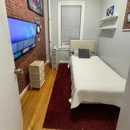 Image 3 - NYPD 114 PCT, 34-16 Astoria Boulevard South, New York, NY 11103, USA - Room for rent