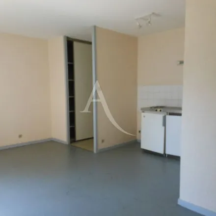 Rent this 1 bed apartment on Palais du Vêtement in Place de l'Hôtel de Ville, 01000 Bourg-en-Bresse