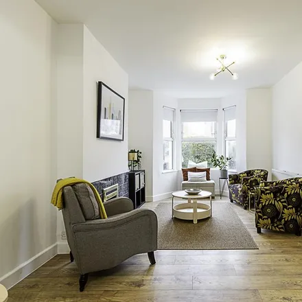 Rent this 3 bed townhouse on 186 Choumert Road in London, SE15 4AA
