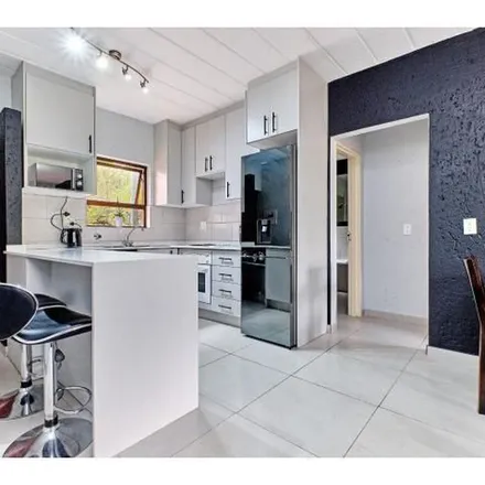 Image 2 - Lewis Avenue, Paulshof, Sandton, 2062, South Africa - Apartment for rent