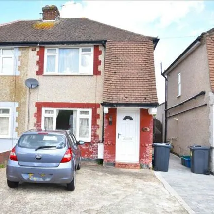 Buy this 3 bed duplex on Hamilton Road in Feltham, Great London