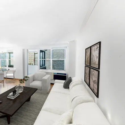 Image 6 - #9DE, 303 West 66th Street, Lincoln Square, Manhattan, New York - Apartment for sale