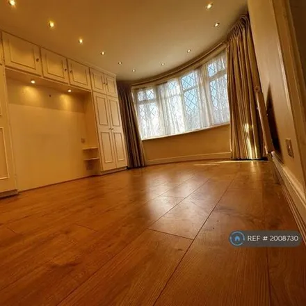 Image 3 - Rushgrove Avenue, The Hyde, London, NW9 6RH, United Kingdom - House for rent