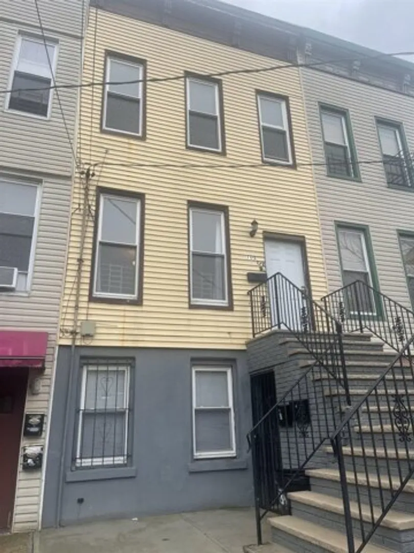 137 Oak Street, West Bergen, Jersey City, NJ 07304, USA | 2 bed house for rent