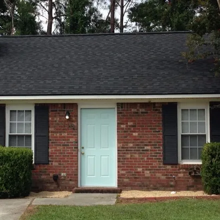 Rent this studio apartment on 110 Glenside Ct in Midway Park, North Carolina