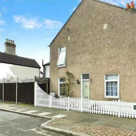 Buy this 3 bed duplex on Heathfield Road in Bromley Park, London