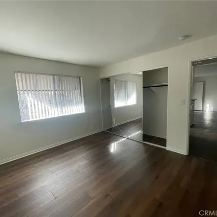 Image 3 - 11899 Chandler Boulevard, Los Angeles, CA 91607, USA - Apartment for rent