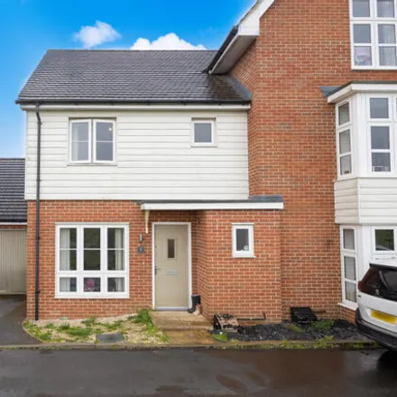 Buy this 3 bed duplex on Valour Drive in Fairford Leys, HP18 0WL