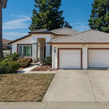 Buy this 3 bed house on 595 Millfront Ave in Yuba City, California
