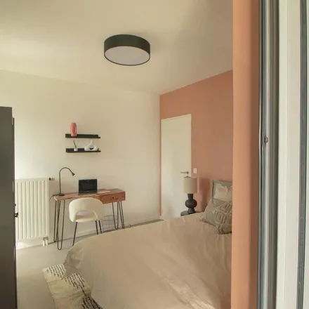 Image 8 - 2 Place Armand Carrel, 75019 Paris, France - Apartment for rent