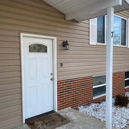 Rent this 3 bed apartment on 7 Edgeworth Avenue in Maryland Heights, MO 63043