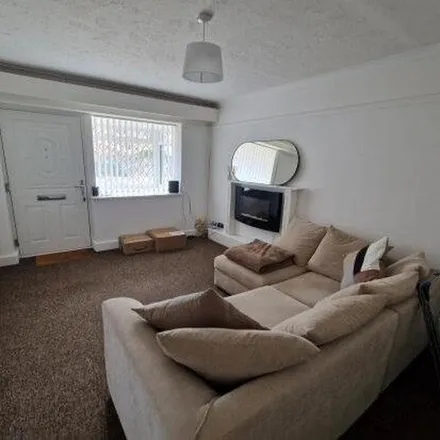 Rent this 1 bed apartment on Rutland Crescent in Luton, LU2 0RG