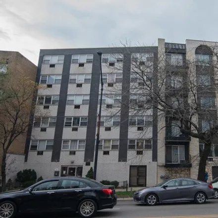 Rent this studio apartment on 6815 North Sheridan Road in Chicago, IL 60626