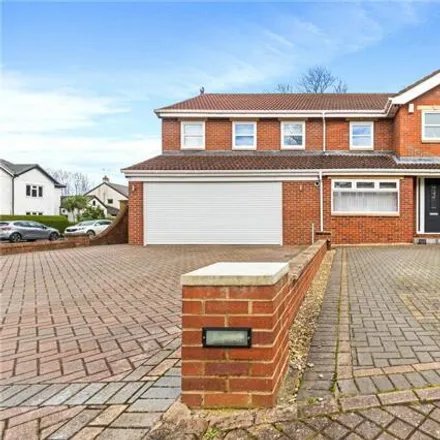 Buy this 5 bed house on Pavilion Gardens in Scunthorpe, DN17 1AW