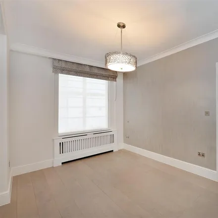 Image 5 - Belgravia House, Halkin Place, London, SW1X 8JH, United Kingdom - Apartment for rent