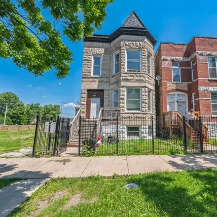 Buy this 8 bed house on 3450 W Fulton Blvd in Chicago, Illinois