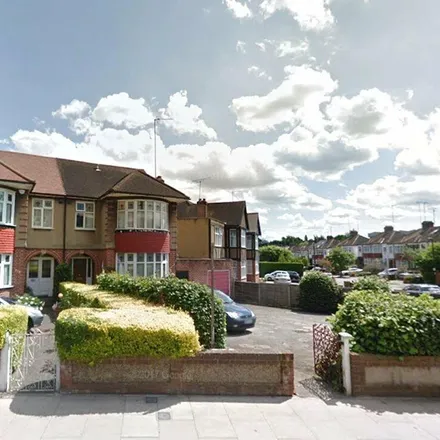 Rent this 1 bed room on 190 Chase Road in Oakwood, London