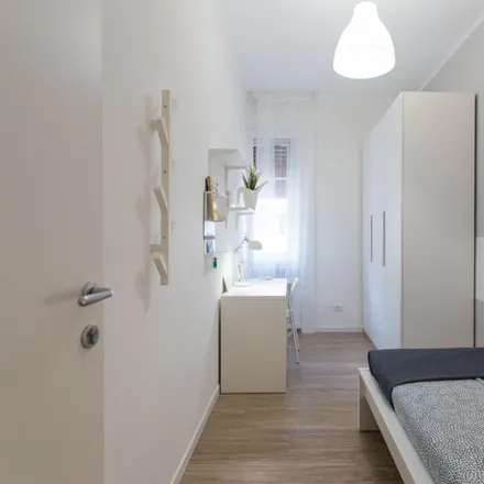 Rent this 6 bed room on Via Moretto Da Brescia in 32, 20133 Milan MI