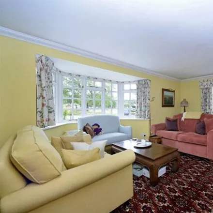 Image 4 - The Green, Surrey, Great London, N/a - House for sale