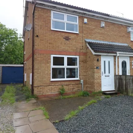Rent this 3 bed duplex on 41 Tudor Drive in Hull, HU6 9UF