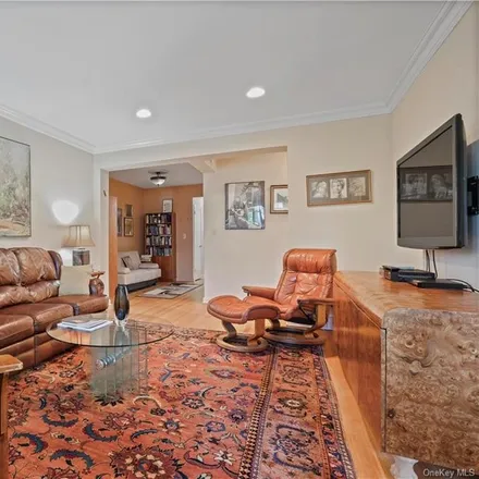 Image 5 - 101 Old Mamaroneck Road, City of White Plains, NY 10605, USA - Condo for sale