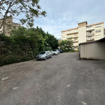 Rent this 2 bed apartment on 61 Rue de Pouilly in 57000 Metz, France