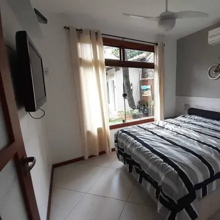 Rent this 3 bed house on RJ in Rua Solimões, Várzea