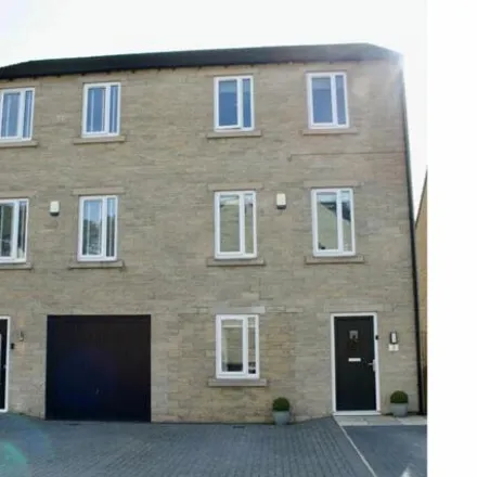 Buy this 3 bed duplex on unnamed road in Glossop, SK13 8GQ