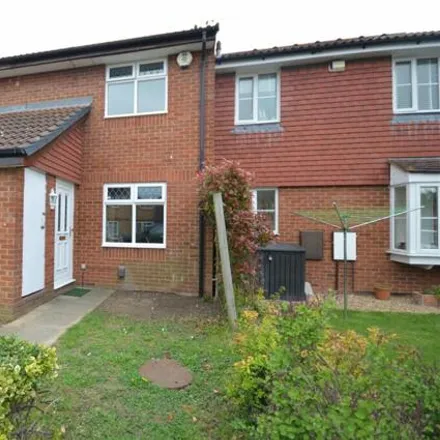 Buy this 2 bed townhouse on Spurcroft in Luton, LU3 4EG