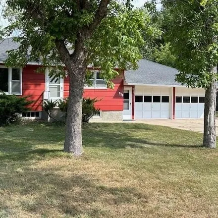 Image 1 - 875 8th Street Southwest, Huron, SD 57350, USA - House for sale