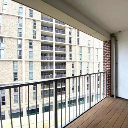 Image 3 - 1 Terry Spinks Place, London, E16 1YH, United Kingdom - Room for rent