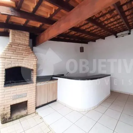 Rent this 3 bed house on Avenida Doutor Vicente Salles Guimarães in Alto Umuarama, Uberlândia - MG