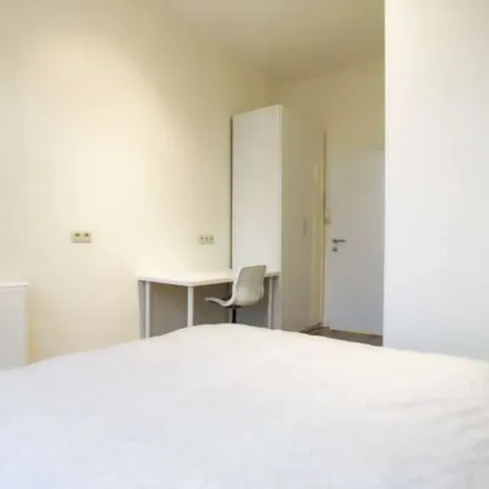 Image 4 - Rue Louis Hap - Louis Hapstraat 54, 1040 Etterbeek, Belgium - Apartment for rent