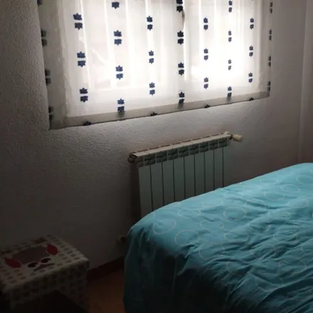 Rent this 4 bed room on Calle de la Encomienda de Palacios in 136, 28030 Madrid