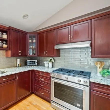 Image 7 - 14;16 Holland Street, Newton, MA 02458, USA - Condo for sale