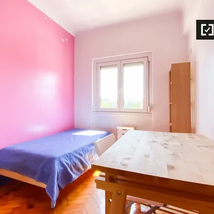 Rent this 4 bed room on 3ª Divisão Policial in 20ª Esquadra, Benfica