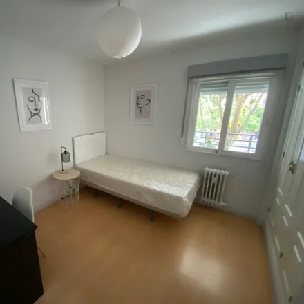 Rent this 4 bed room on Madrid in Paseo de la Reina Cristina, 23