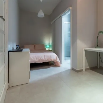 Rent this 5 bed room on Carrer de Sueca in 63, 46006 Valencia