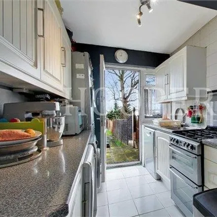 Image 5 - Chipstead Gardens, London, NW2 6EL, United Kingdom - Townhouse for sale