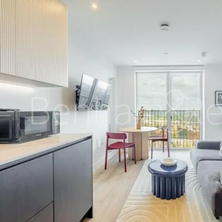 Rent this studio apartment on Friary Road in London, W3 6NN
