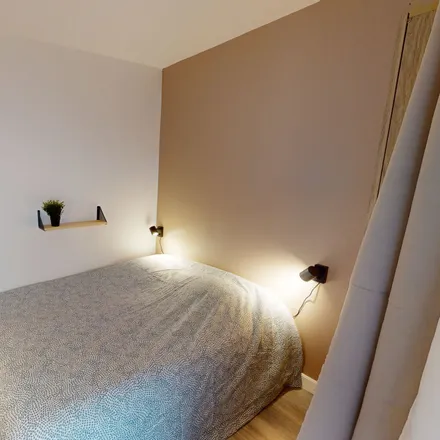 Rent this 4 bed room on 12 Allée de Fontainebleau